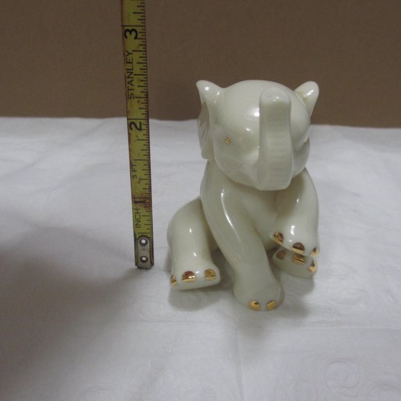 Elephant Baby Figurine about 2,5”tall LENOX Vintage Porcelain Trunk 24k Gold - Picture 7 of 8